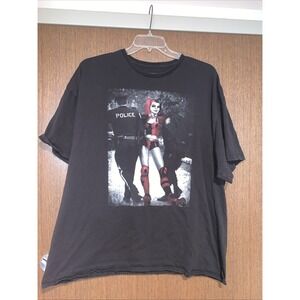 Black 3XL MENS t-shirt features a DC Comics Batman Harley Quinn and the Police